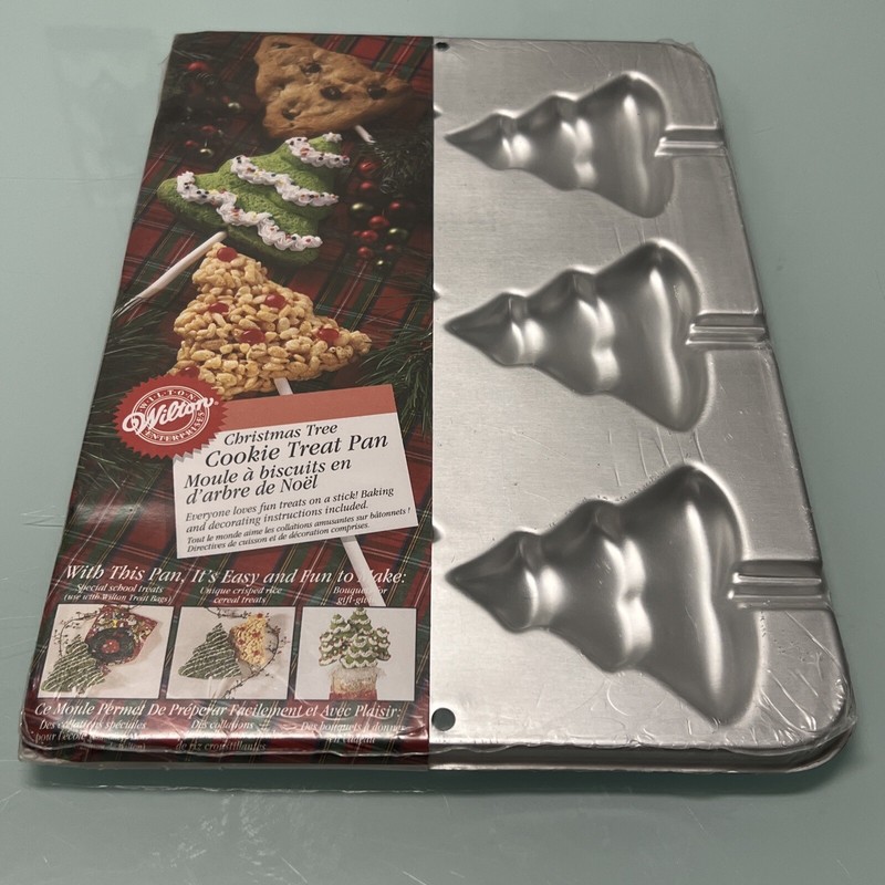 NEW WILTON CHRISTMAS TREE COOKIE TREAT PAN, 6 CAVITY, 2105-8101