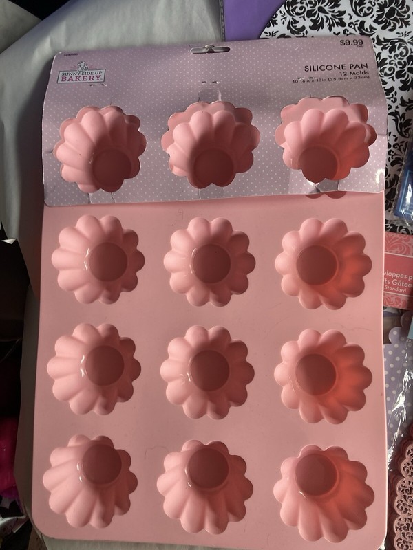 13 Piece Baking Bundle. It’s All New Except Pastry Wheel Missing Piece.