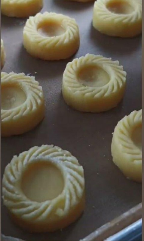 Daisy Pattern Mould/Malaysia Pineapple Jam Tart Thumbprint Linzer Cutter 10pcs gallery