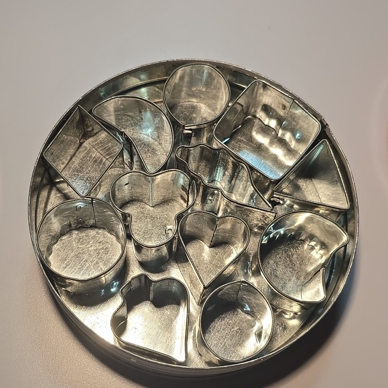 VINTAGE Mini Metal Canape & Hors d'oeuvre Cookie Cutter Set, 12 Pack Assorted gallery