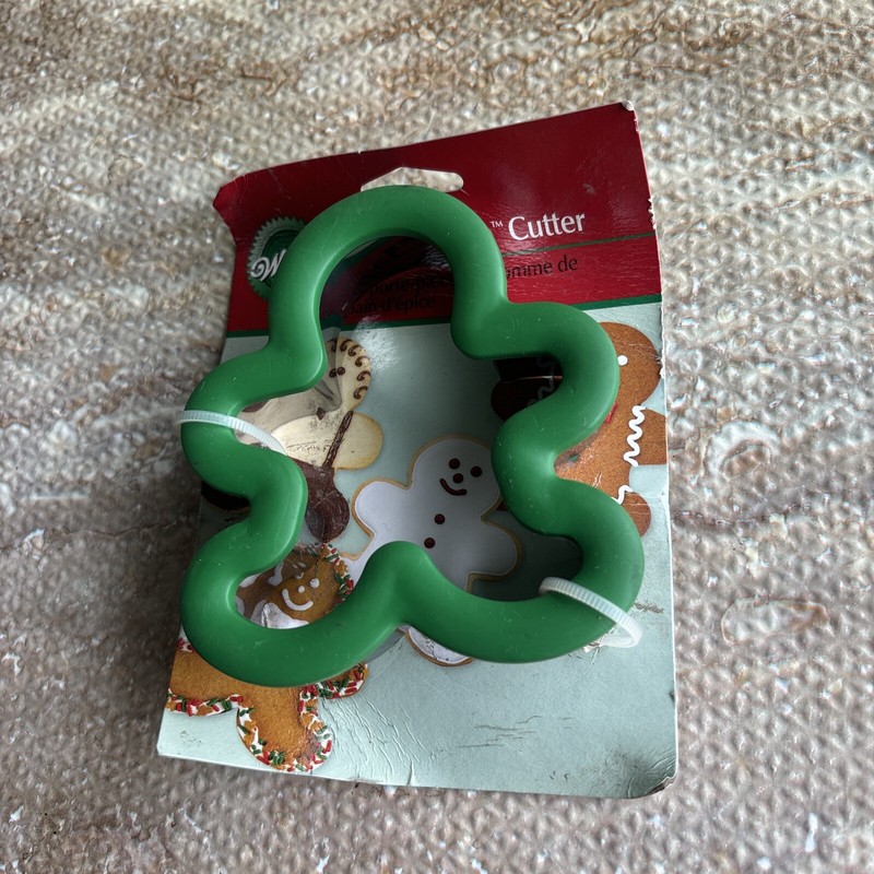 4″ Green Comfort Grip & Metal Cookie Cutter Christmas Gingerbread Man On Card