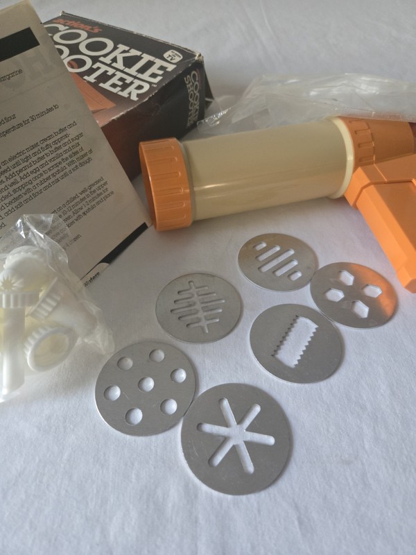 Vtg 1984 Actions Cookie Shooter As Seen on TV Cake Decorator Complete Unused gallery