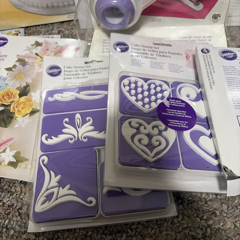 Wilton Baking Accessories Lot/Books Gift Set gallery