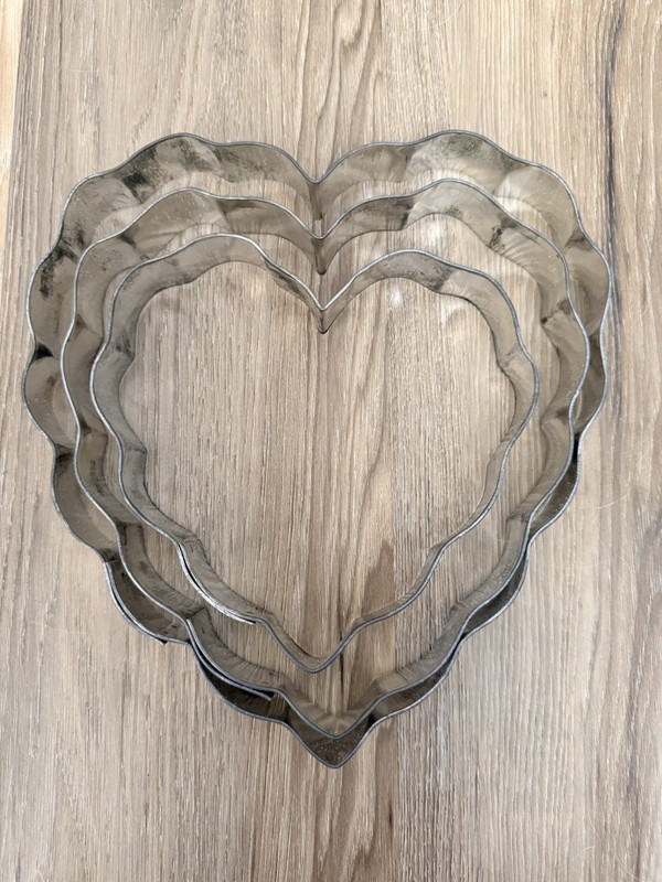Heart Valentine’s Cookie Cutters x 3 Staggered Sizes Scalloped Edges