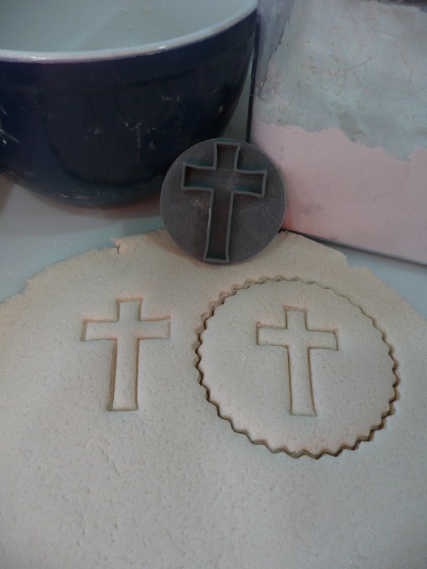 FIRST COMMUNION WITH HEXAGON SET OF 8 COOKIE STAMPS AND CUTTER USA MADE PR9066 gallery