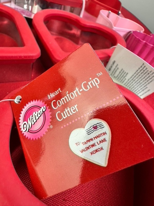 7 LOT Wilton Comfort Grip Valentines Day Cookie Cutter Mix Heart & Lips Shape gallery