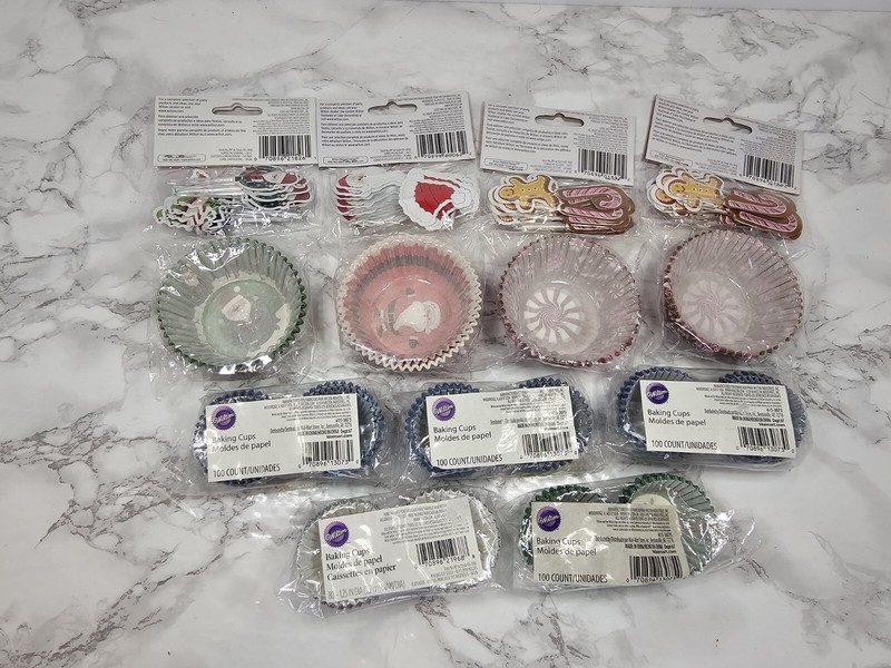 New 9 Packages Of Christmas Baking Cups, Cupcake Liners 4 Standard And 5 Mini gallery