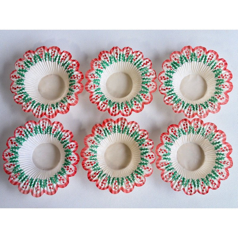 Vintage Christmas Holiday Holly & Berry Muffin / Party Nut Cups Set of 6
