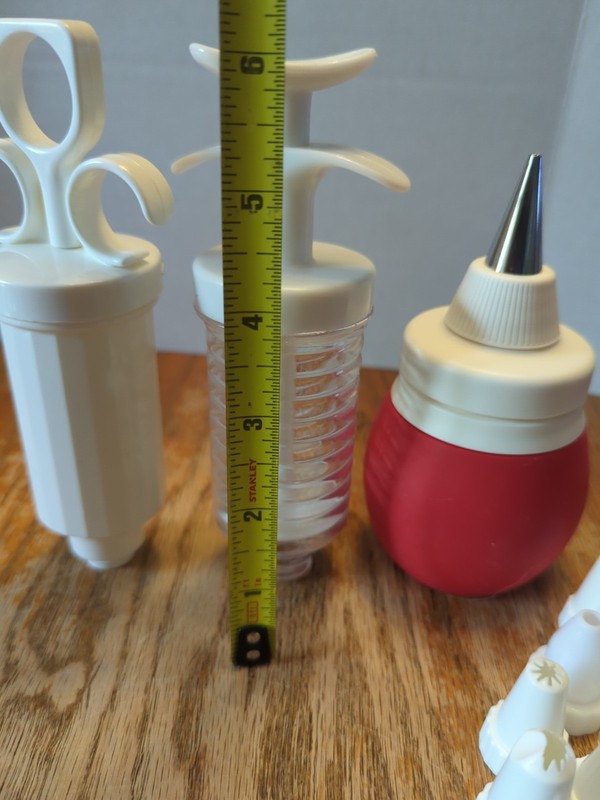 Progressive 3 Piece Cake Decorating Bulb, Syringe & Pump Kit W/12 Tips gallery