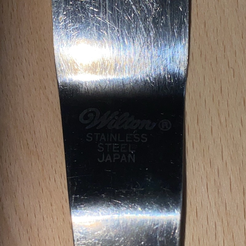 VINTAGE WILTON Steel Blade Offset Icing Spatula Wood Handle 8 gallery