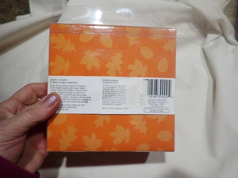 Wilton Mini Cookie Cutters Harvest Fall Halloween Leaves & Acorn Set of 9 gallery