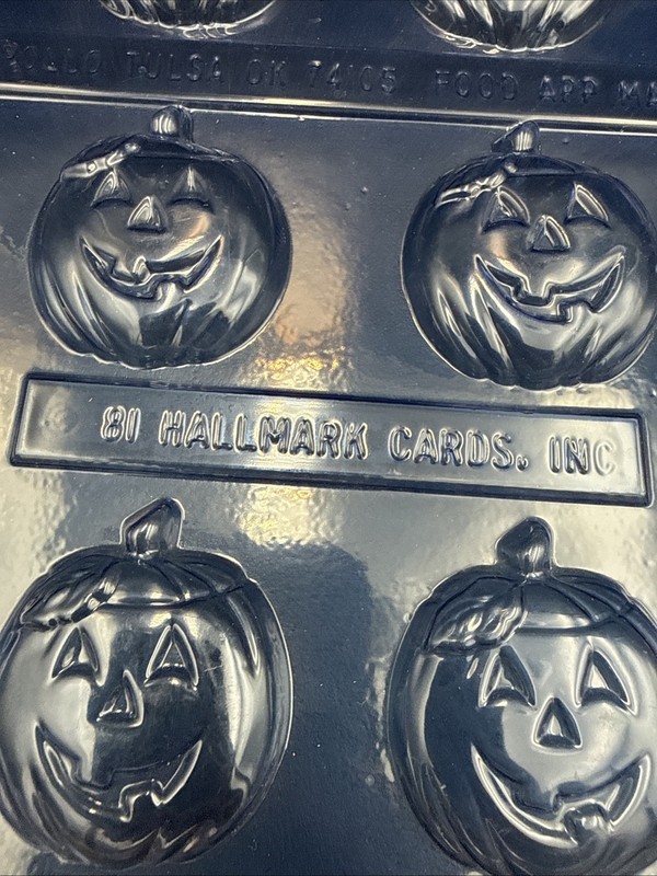 LOT 4 Plastic Candy Mold Chocolate Molds Halloween Vintage Wilton Hallmark gallery