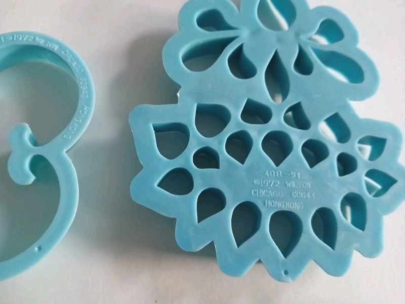Vtg Wilton Cake Plastic Pattern Press Set Of 9 Decorating Tools Fondant Cutters gallery