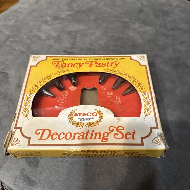 Vintage Fancy Pastry cake Decorating Set