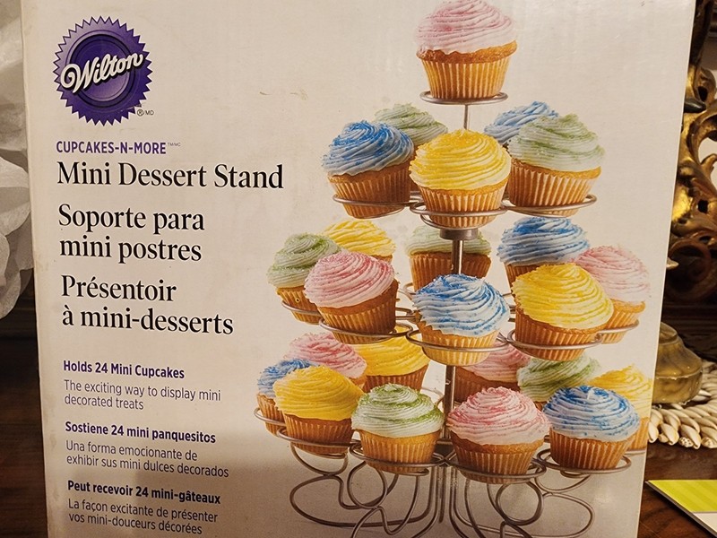 Wilton Mini Dessert Stand, 10.5"X9", Holds 24 Mini Cupcakes + Party Supplies gallery