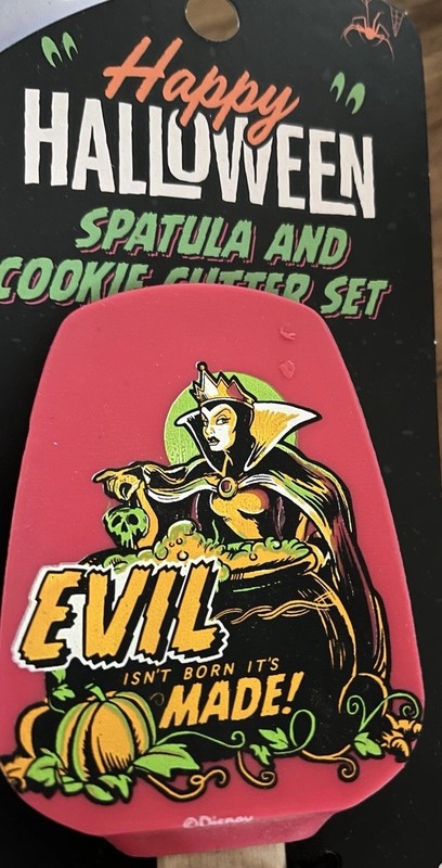 Disney 100 Wicked Queen Halloween Spatula, Cookie Cutter And Cupcake Holders gallery