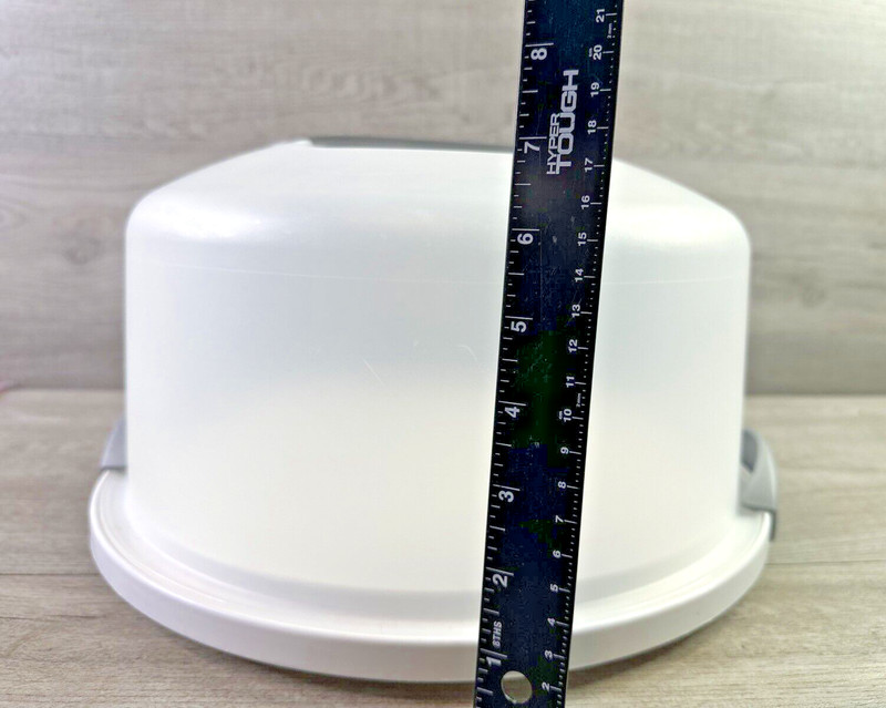 Sterilite Covered Cake Carrier Food Storage With Locking Lid ~ 13-1/2" Diameter gallery
