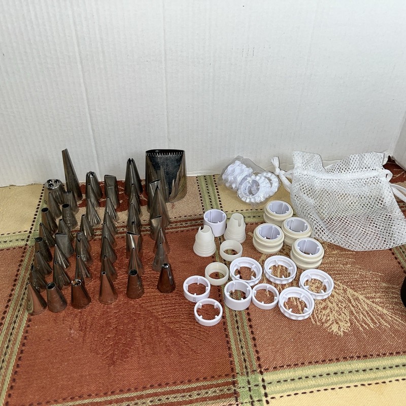 Cake Decorating Tips 70 Plus Piece Lot Set Different Sizes And Ends W/bag