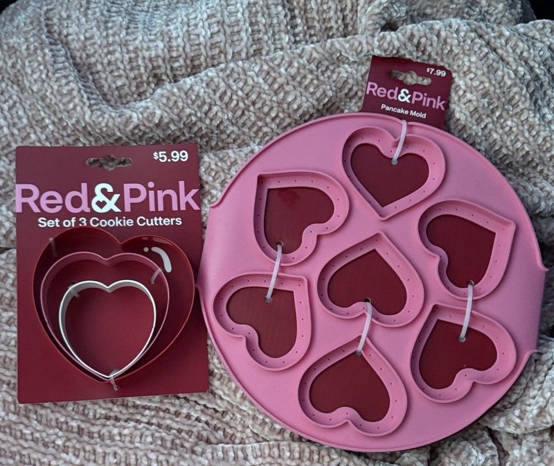CVS Red & Pink Set of 3 heart cookie cutters NEW