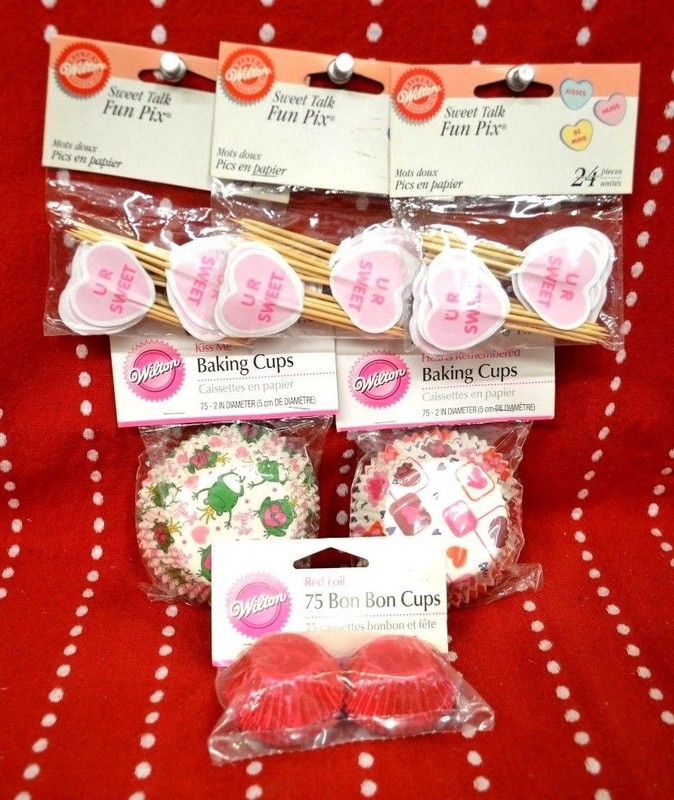 297 PC Wilton Cupcake Mini LINERS Baking Cups FROG Kiss ME Love Valentine BAKE