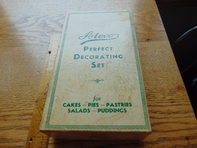 Vintage Ateco Perfect Decorating Set in original box w/ instructions