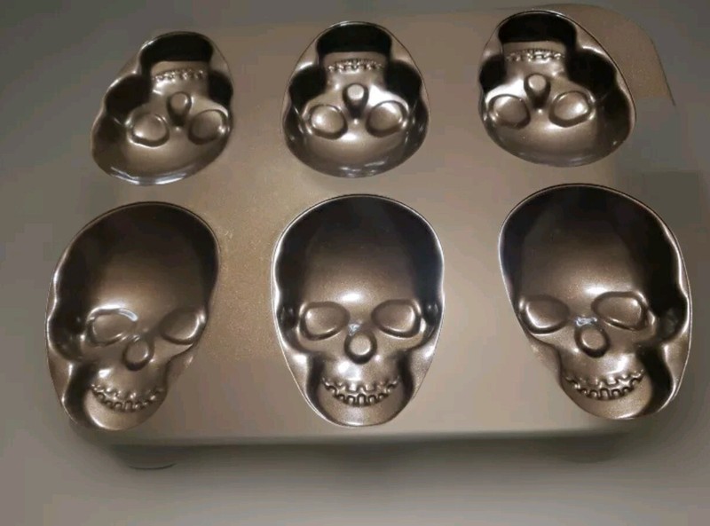 2-3D Metal Skull Mold Baking Pan Nordic 6 Skull Muffin Cup Cake Theme Party Goth gallery