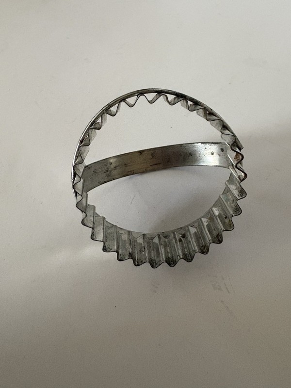 Vintage Metal Circle Biscuit/Cookie Cutter With Scalloped Edge & Handle gallery