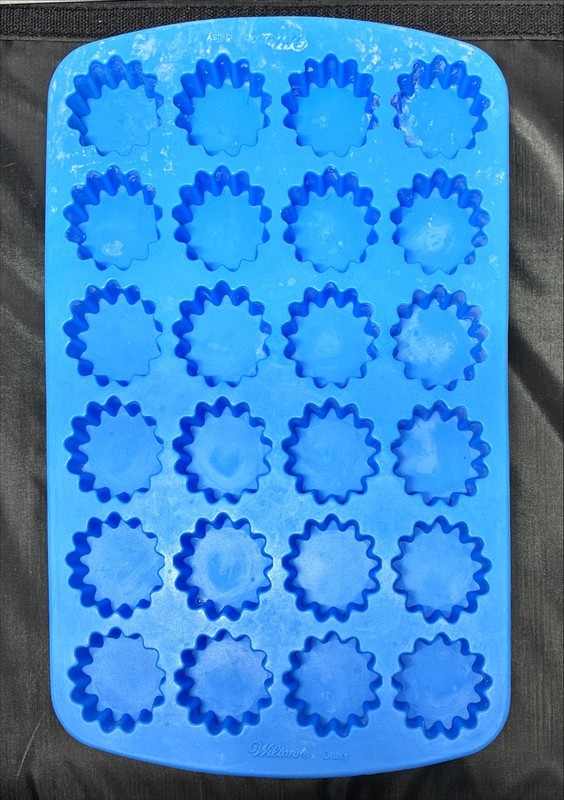 WILTON Easy-flex Silicone, Blue 24 Cavity Star & Unbranded 15 Bites Pink Floral
