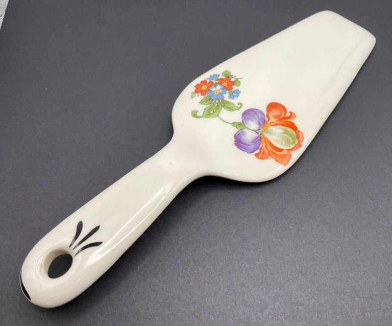 Solid Ceramic Cake Pie Server 9 1/2″ Beige with Flowers
