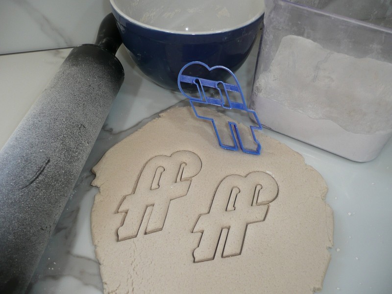 FF LETTERS SCHOOL SPIRIT COOKIE CUTTER USA PR5270 gallery