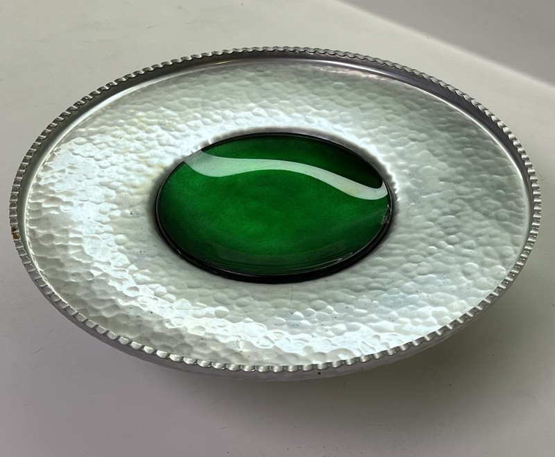 Vintage Rodney Kent 403 Hammered Aluminum Tulip Cake Stand Green Glass MCM