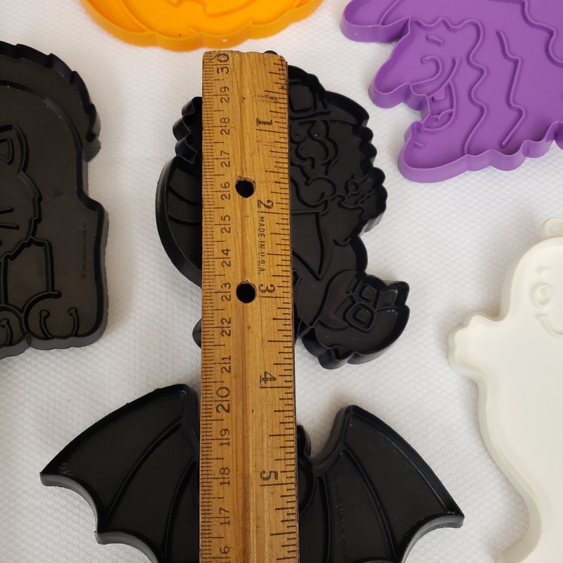 Lot 6 Halloween Holiday Cookie Cutters Hallmark Witches Ghost Cat Bat Pumpkin gallery