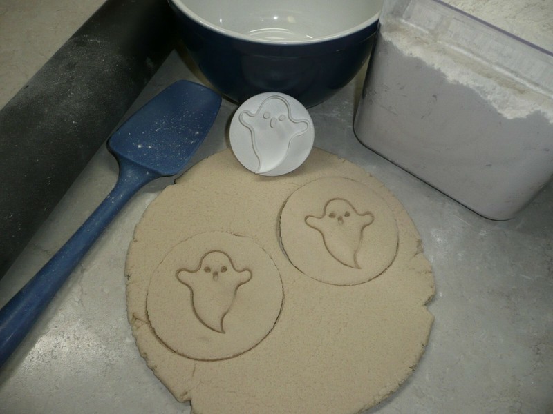GHOST CUTE CHUBBY HALLOWEEN CHARACTER COOKIE STAMP EMBOSSER USA PR4284 gallery