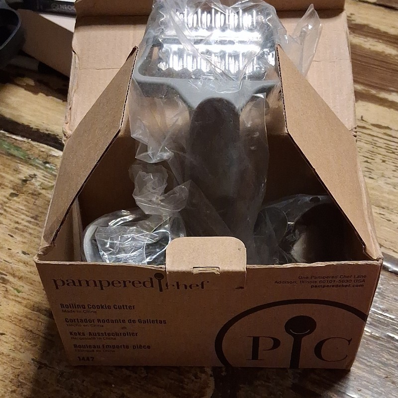 Pampered Chef Rolling Cookie Cutter 1442 Silver Metal Rectangular