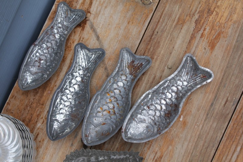 Vintage Lot 22 Fish Bundt Aluminum Metal Tart Cake Jello Baking Molds Crafting gallery