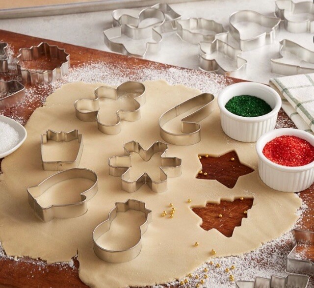 Wilton Holiday Cookie Cutter 18 Pc Stainless Steel Set of 2 Tubs gallery