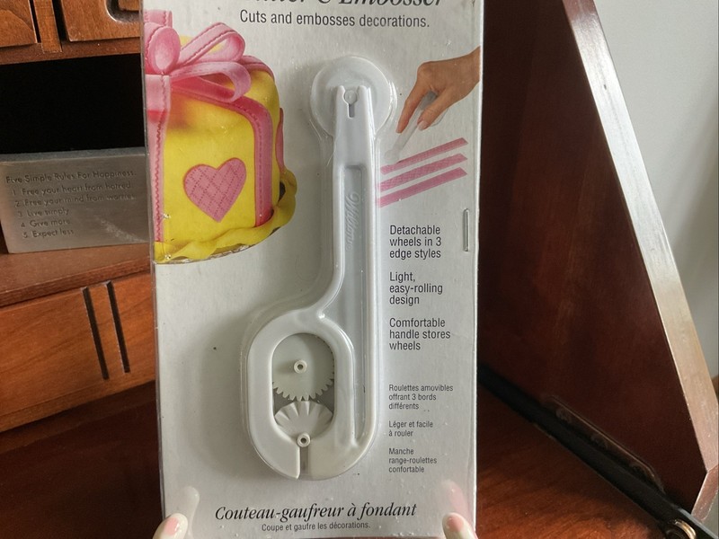 Wilton Fondant Cutter & Embosser cake tool 3 styles NEW cake decor plastic gallery
