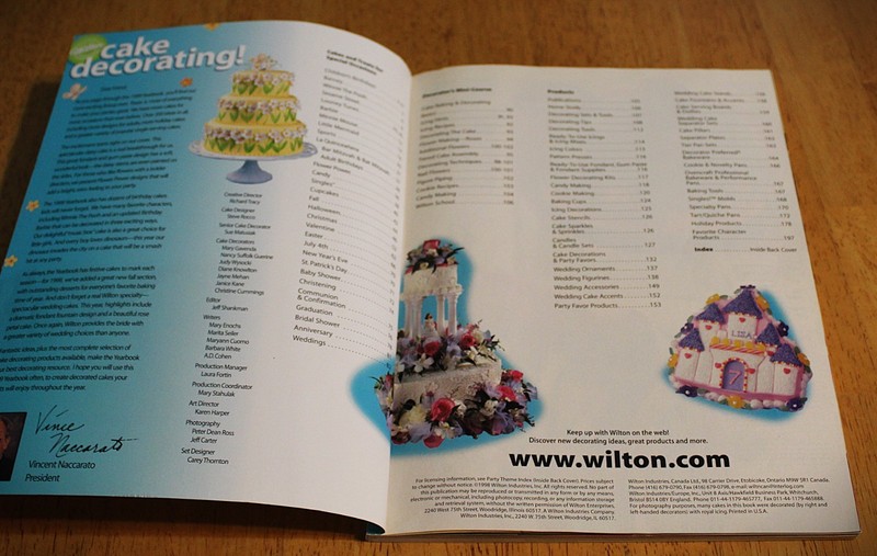 Wilton: YEARBOOK OF BAKING & CAKE DECORATING (Set of 3) 1997, 1999, 2000 Vintage gallery