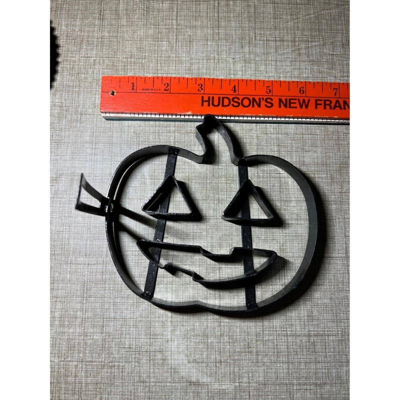 Williams and Sonoma Halloween Metal Pancake Molds Pumpkin Jack Ghost Black Cat gallery