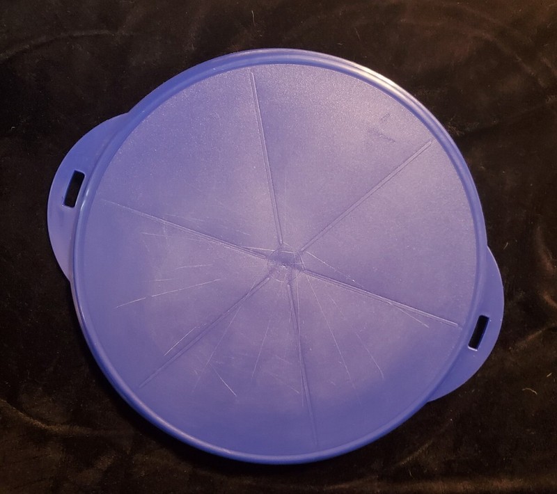 Tupperware Round Cake Taker~blue~3062 gallery