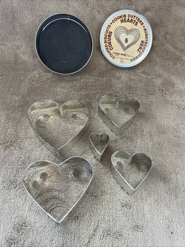 Vintage Fox Run Craftsmen Heart Cookie Cutter Set 5pc 1980 w/ Tin Box Baking gallery