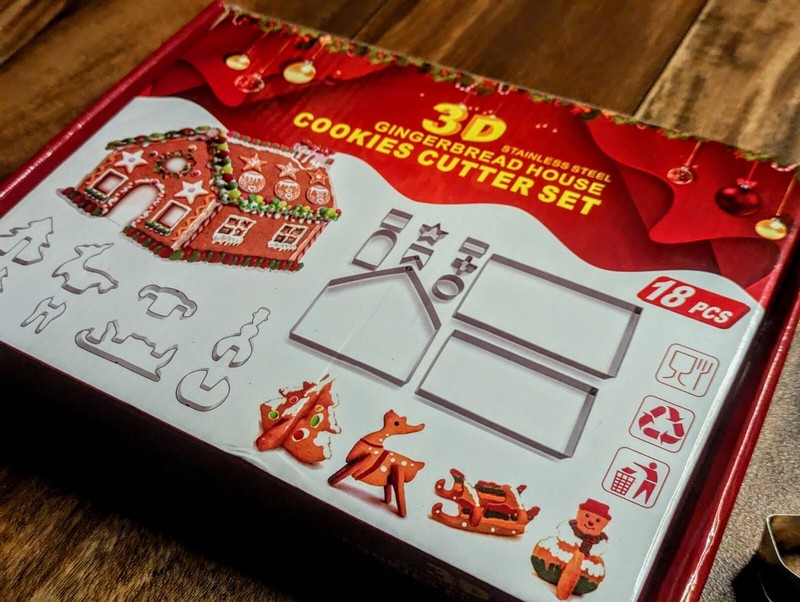 18 PCS Gingerbread House Cookie Cutter Set, 3D Stainless Steel Christmas House F