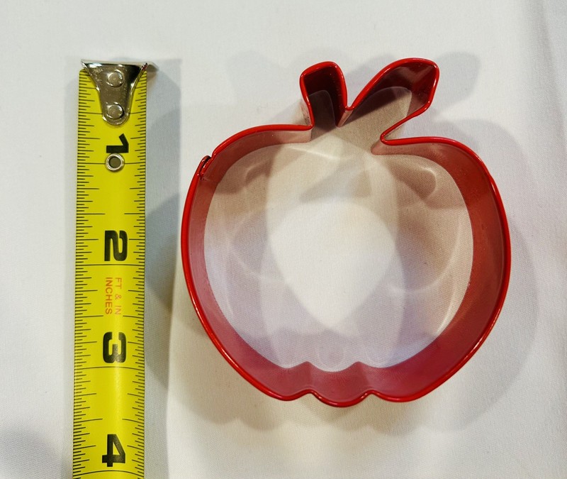 Wilton Apple Shaped 3in Cookie Cutter New With Tag