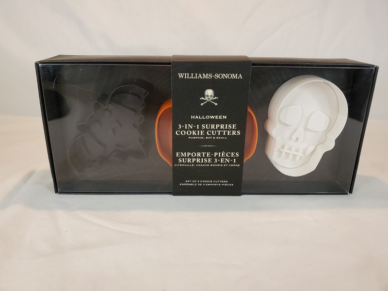 Williams-Sonoma Halloween 3-in-1 Filled Cookie Cutters Pumpkin Bat Skull NEW
