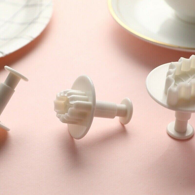 3D Holly Leaf Leaves Plunger Cutter Sugarcraft New 3 Pcs/Set Fondant Christmas gallery