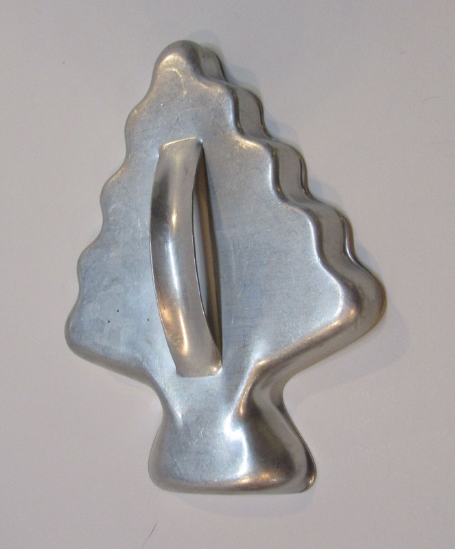 Vintage 1960’s Aluminum 4″ Tall Christmas Tree Cookie Cutter w Handle A