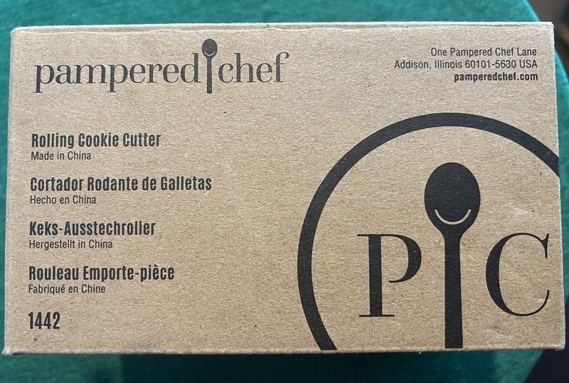 Pampered Chef Rolling Cookie Cutter # 1442 & Attachments NIB gallery