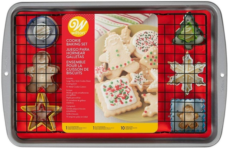 2105-0-0141 - Wilton 12-Piece Christmas Cookie Baking Set