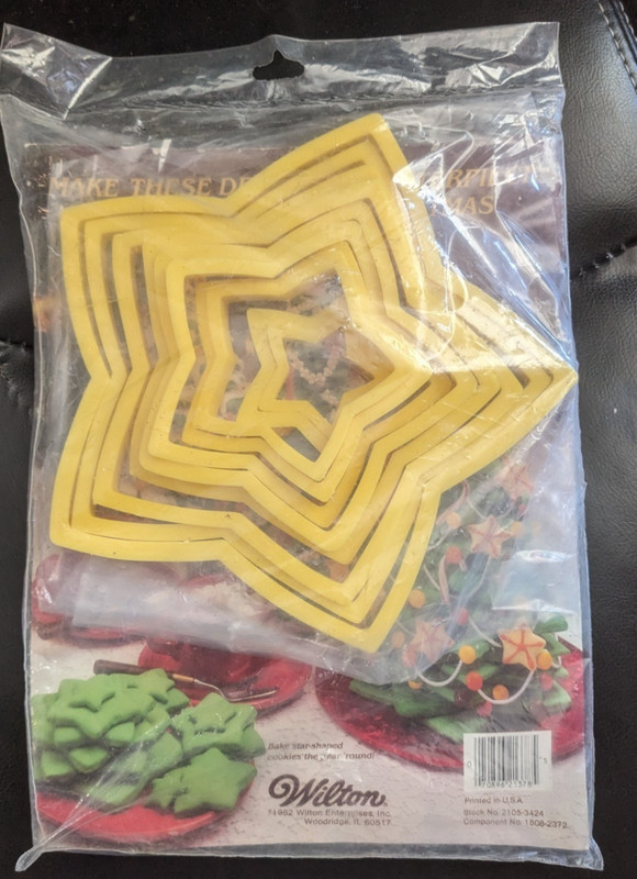WILTON Christmas Cookie Tree Kit Graduated Nesting 10 Piece Cutters gallery