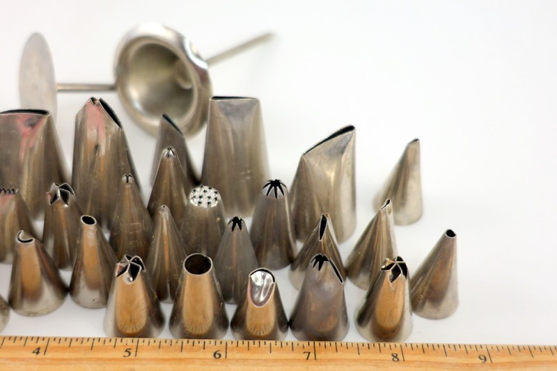 Lot of 34 - Wilton Piping Icing Decorating Tips gallery